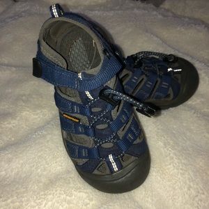 Size 12 Navy Keen sandals